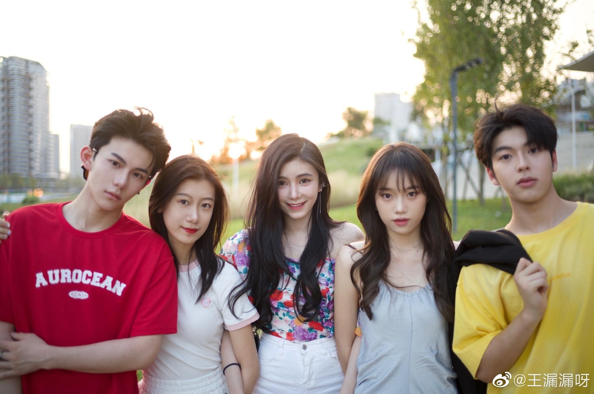 王敏慈朋友提供對話截圖,證明大家都認識王怡然,並因為她而獲入場門票。