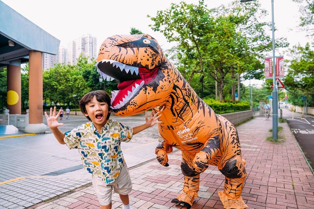 揀「宅」的恐龍到訪按照中國傳統四合院布局的香港文化博物館,更不忙拿起雙截棍跟李小龍拜師學藝。