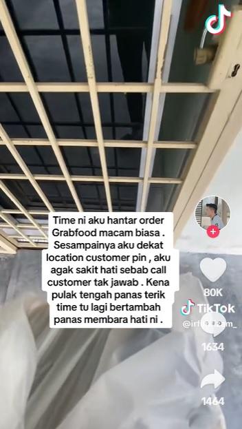 外賣員起初在屋外等候。(互聯網)