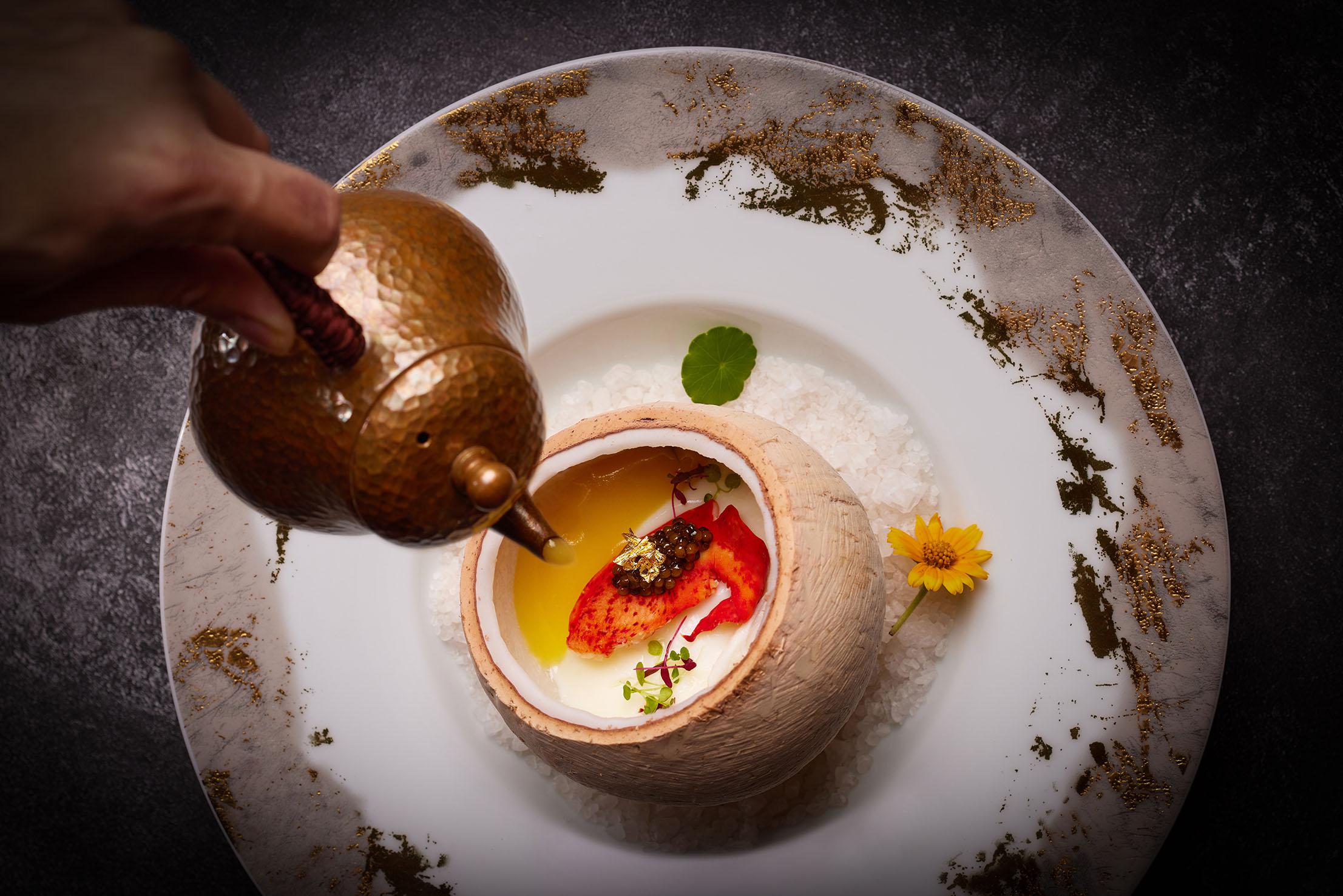 鱘魚子龍蝦煮花蟹伴椰皇荳花