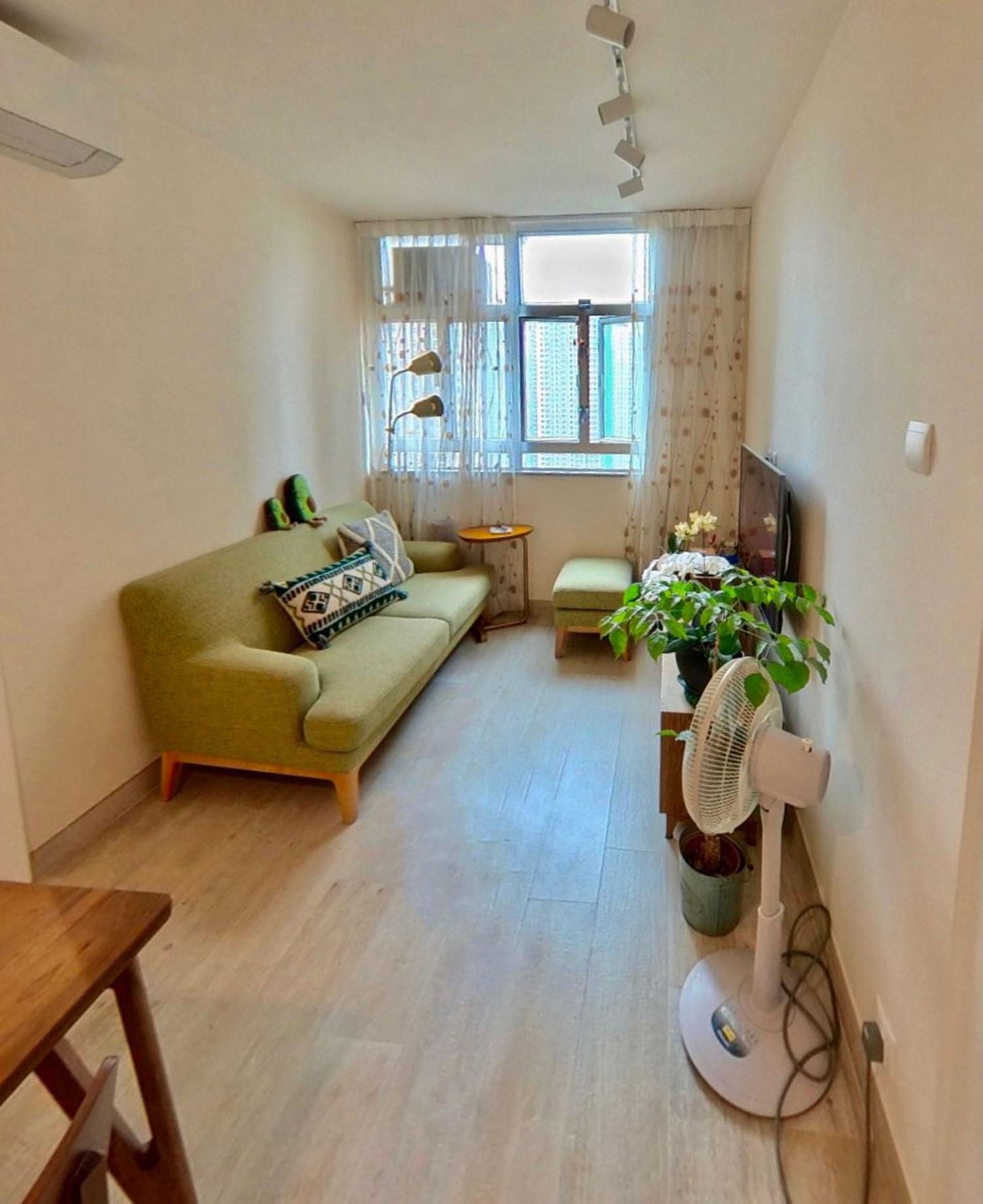 長方形大廳裝修簇新,佈置簡約舒服。