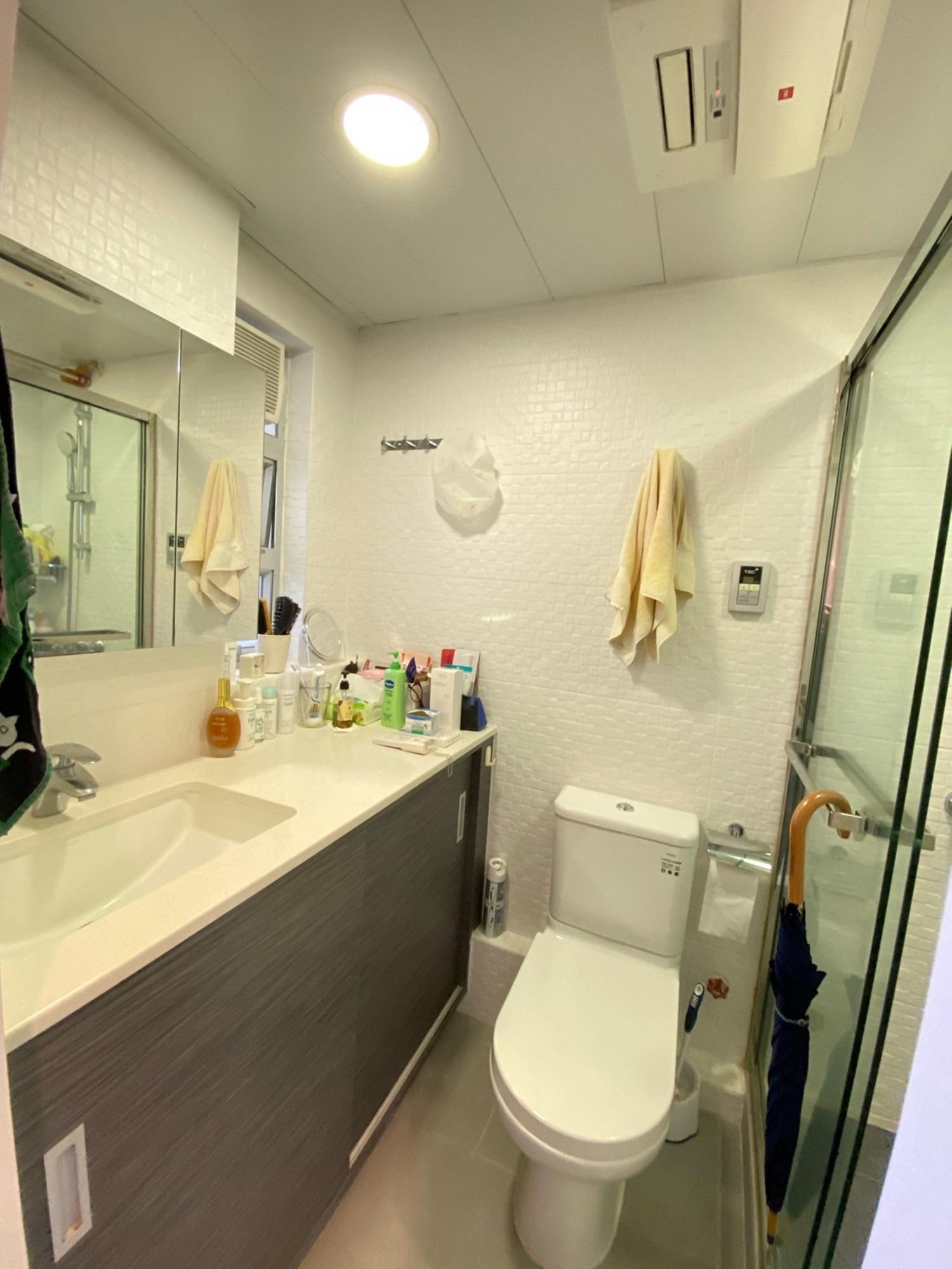 浴室裝修簡潔,保養不俗。