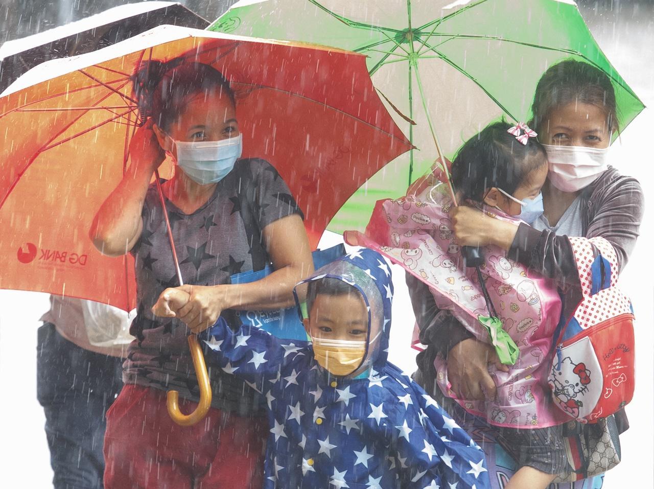 多間學校早前受颱風及暴雨破壞