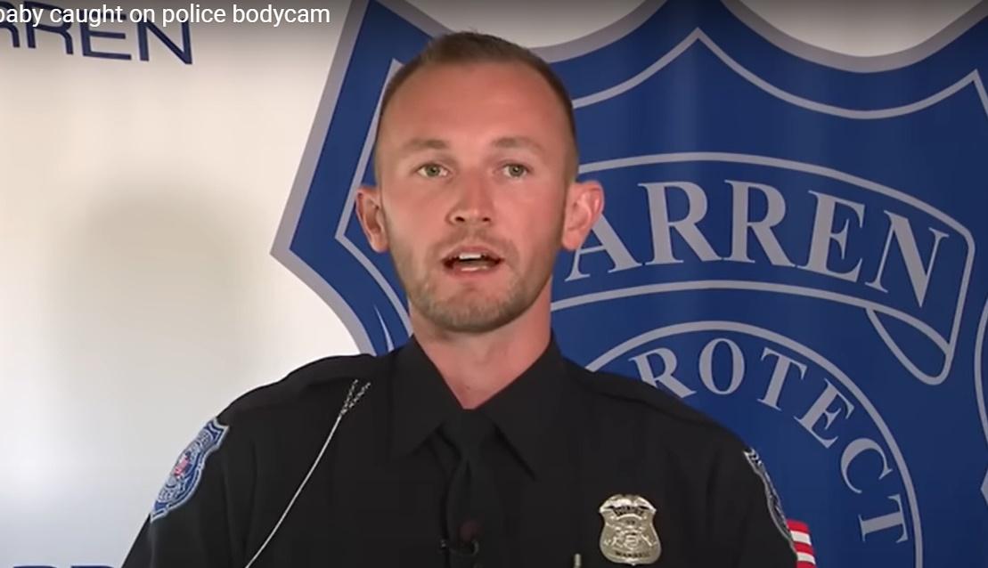 救人警員:只是靠著平時的訓練。(YouTube)