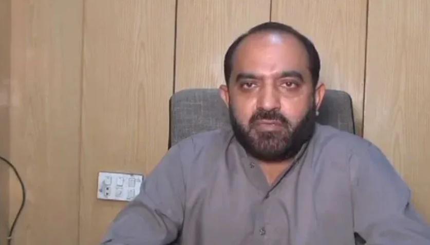 醫療團隊發現「異物」並非腫瘤,而是一個死胎。(X)