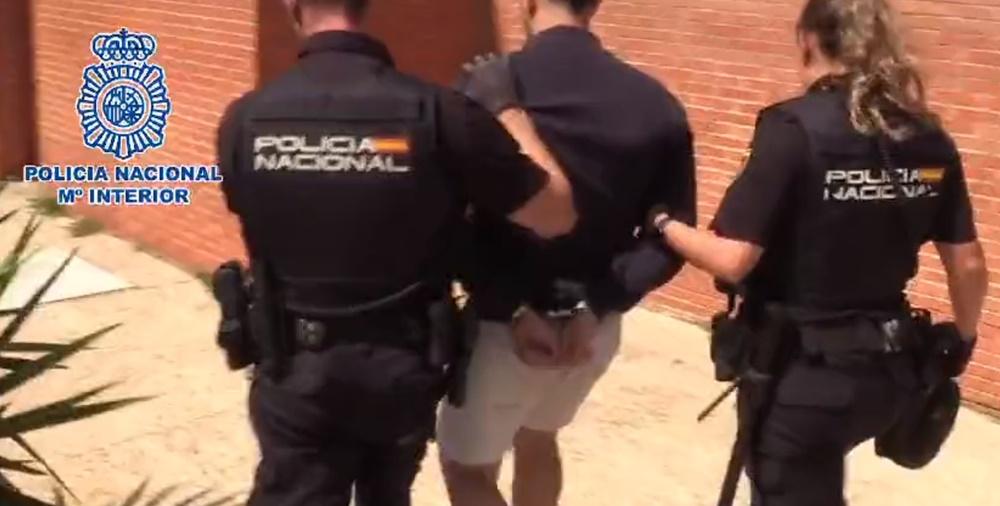 警方拘捕涉性騷擾男子並發布影片。(X)