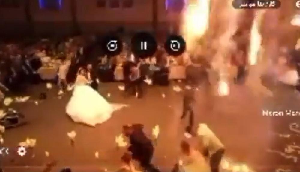 婚禮禮堂頂有起火的物料墮下,猶如火雨。(X)