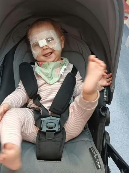 母親自責:「如果早知,她右眼或者不會盲」。(網上圖片)