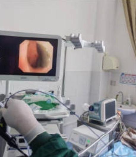 醫生用支氣管鏡檢查,竟在其聲門位置發現一條水蛭。(網上圖片)