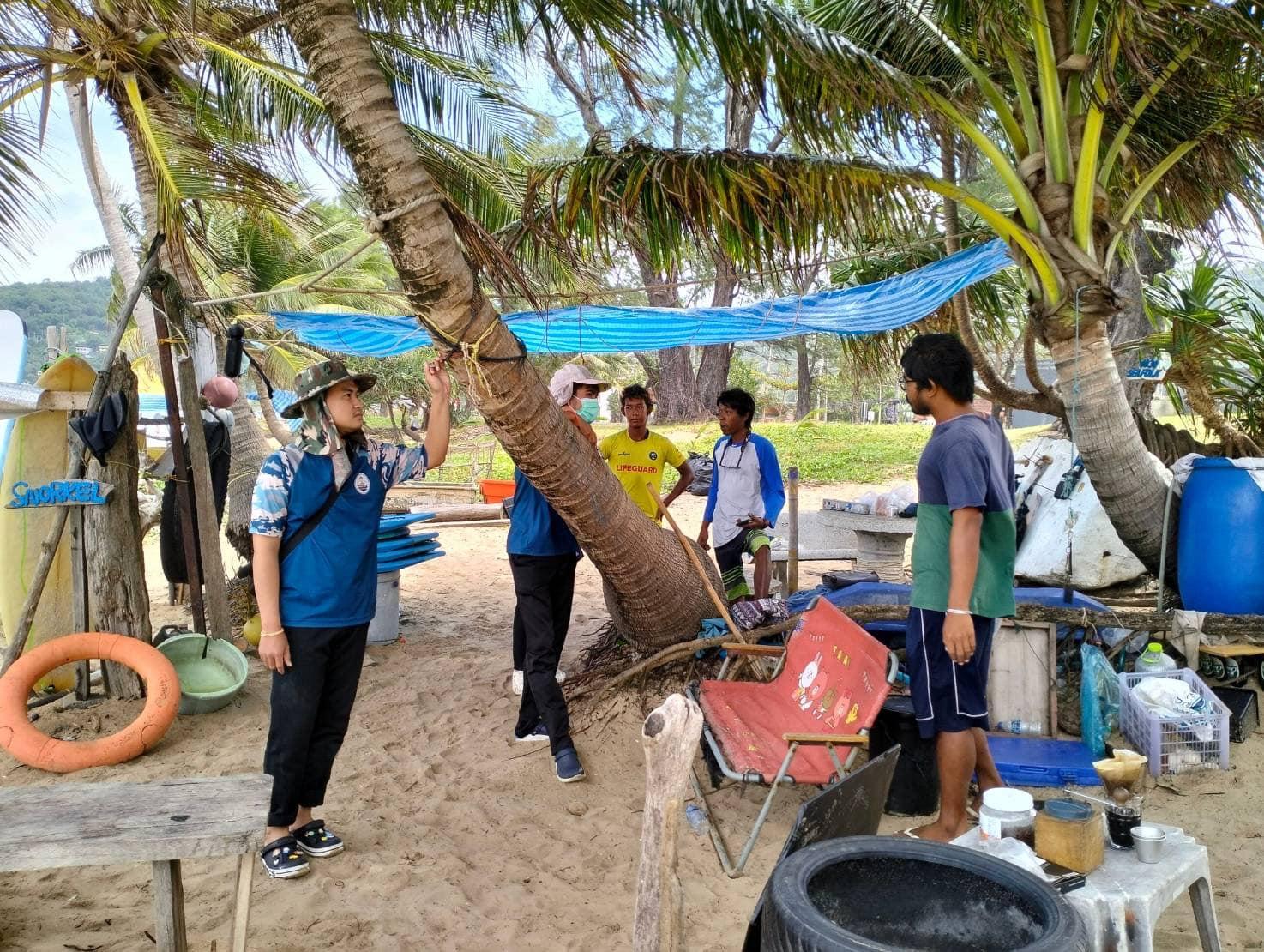 這種顏色鮮艷,看起來相當夢幻的海蛞蝓,近日被當地民眾發現在水中飄浮,當局獲報後立刻派員到現場調查。(泰國海洋與沿岸資源部@FB)