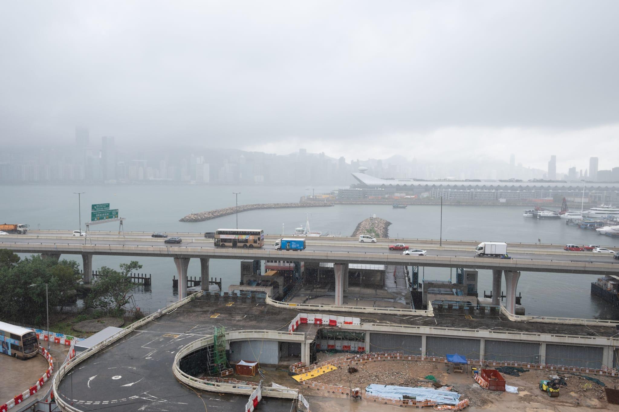 立法會「A4聯盟」倡議興建「九東雲巴」跨海橋 初步估算造價70億(陳奕釗攝)