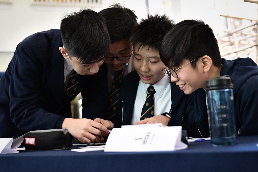 校方認為學生要面對廿一世紀的挑戰,必須擁有12個素質,例如溝通能力、協作能力及創業精神等。