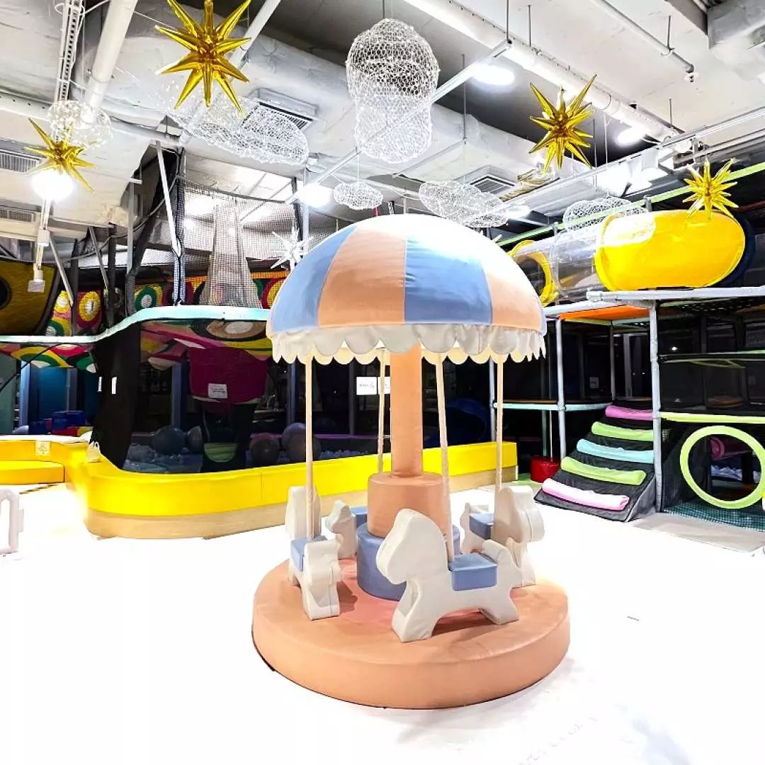 迷你旋轉木馬 ,速度不會太快,小孩子及家長們必定會喜歡。