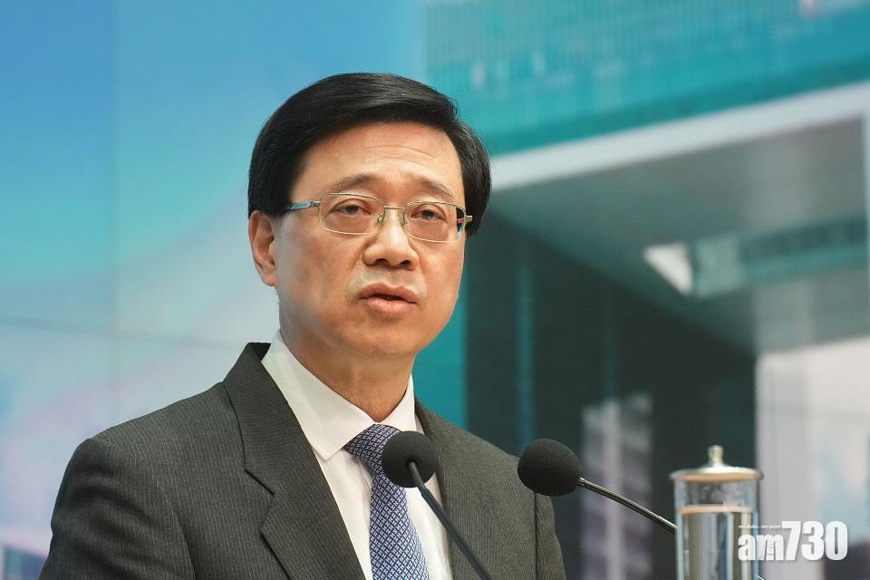 李家超同意「小犬」襲港期間市民滯留欠理想,已要求部門港鐵等研究疏導安排。(資料圖片)