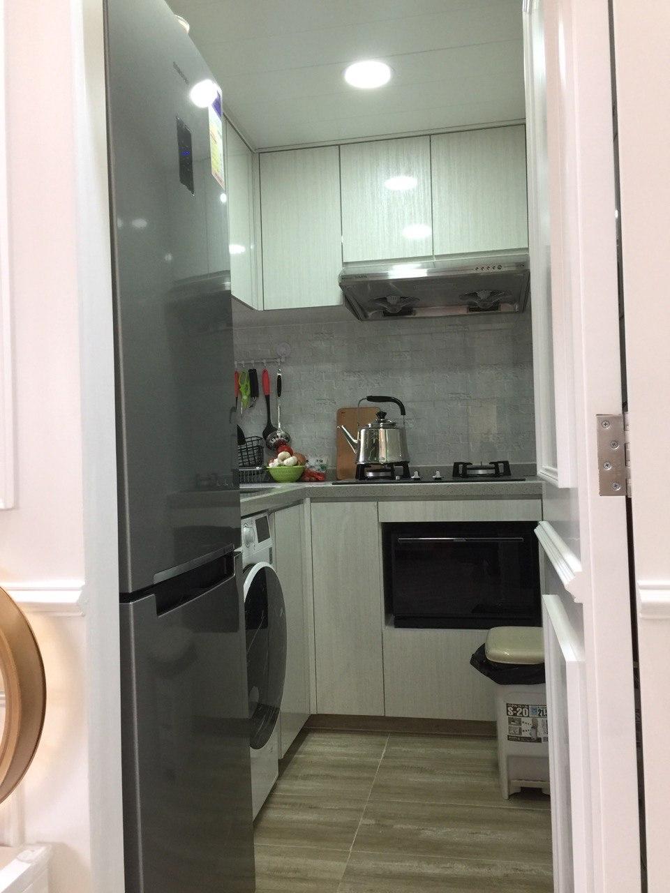 廚房空間闊落,廚櫃組合亦新淨。