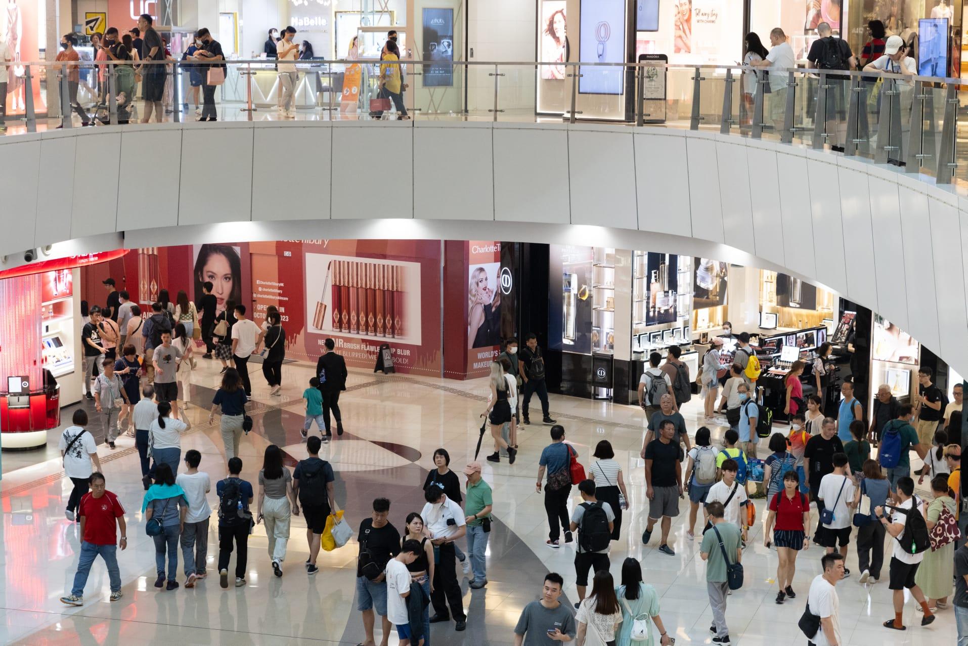 零售業界響應「香港夜繽紛」。(資料圖片)