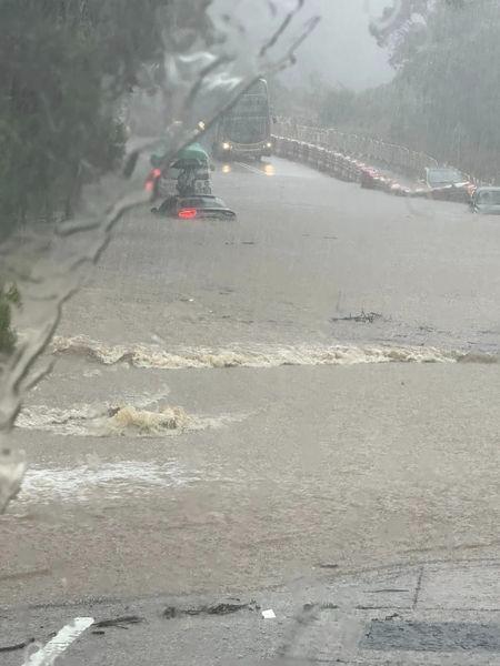 將軍澳多處水浸(fb「將軍澳主場」圖片)