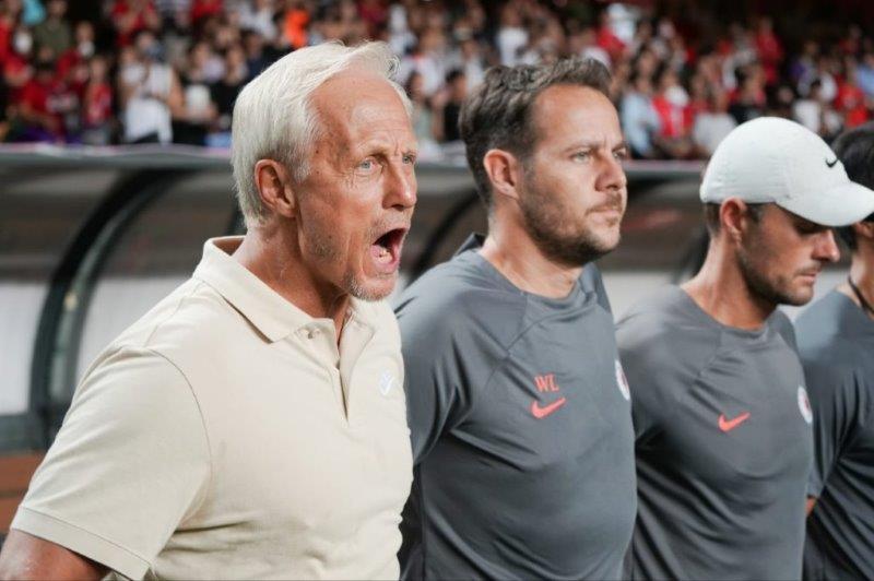 香港足球|香港隊友賽10球狂數文萊,港足領隊安達臣。(李睿哲攝)