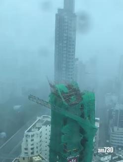 山竹颱風對香港破壞嚴重,包括尚璽地盤天秤高處墮下。(資料圖片)