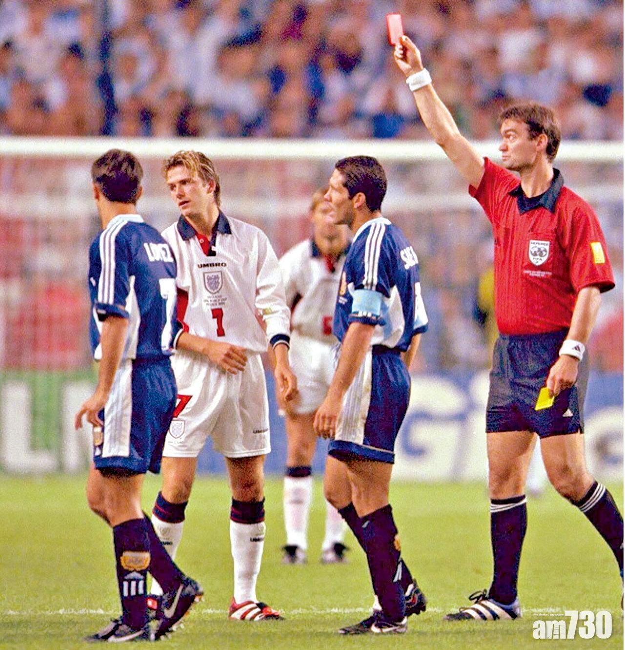 前曼聯球星碧咸(David Beckham )在1998世界盃對阿根廷領紅牌是人生低谷。(碧咸FACEBOOK)