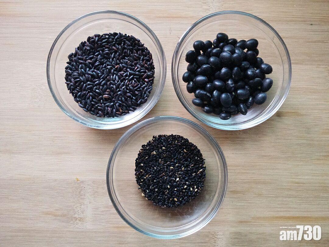 豆漿機食譜1|防脫養髮「三黑」豆漿的黑豆、黑芝麻和黑米具有養護頭髮的功效。