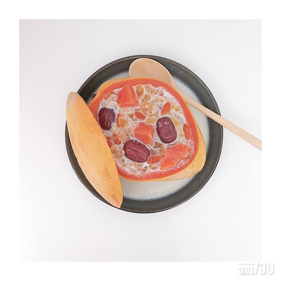 糖水食譜|桂圓桃膠燉鮮奶除了加入枸杞、紅棗之外,更有人炮製桃膠燉木瓜牛奶。(Instagram @mikalee_fitness)