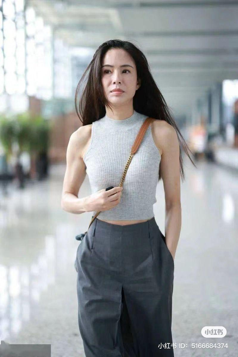 李若彤被野生捕獲 57歲凍齡身材震撼網民(小紅書)