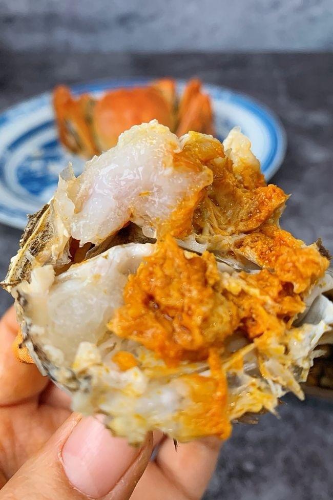 大閘蟹公乸分別|雄性大閘蟹透白色的蟹膏,又被稱為白膏。