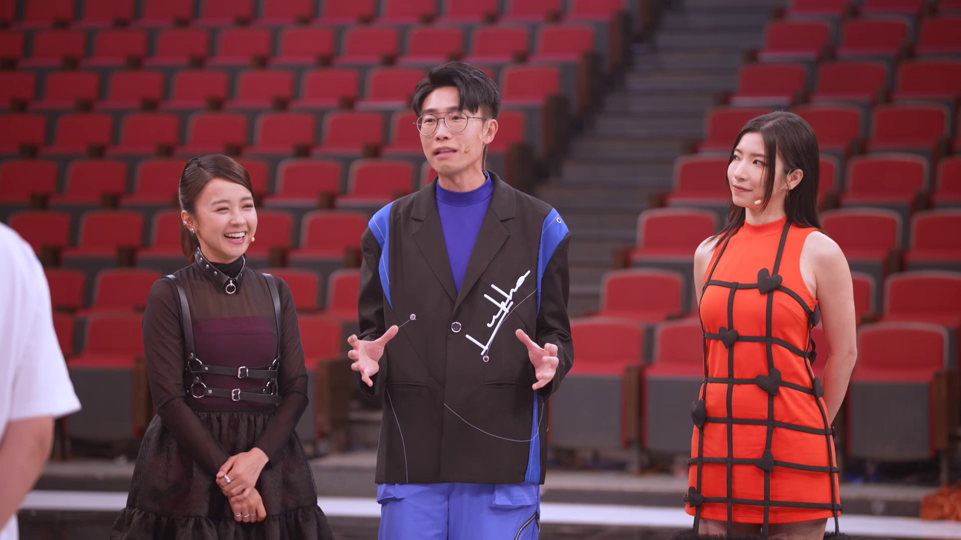 早更主持糖妹、陳葦璇登場,6號臨時加班撐場。