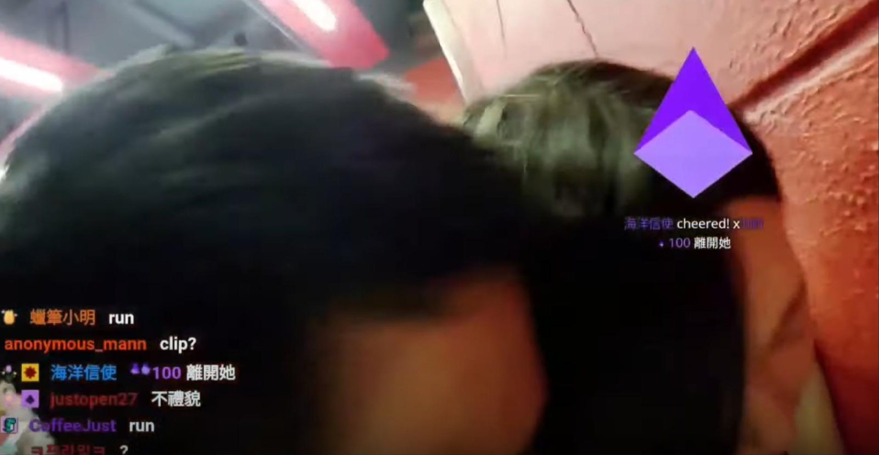 南韓女直播主中環疑被胸襲 涉案印度裔男子獲保釋不得離港(網上影片截圖)