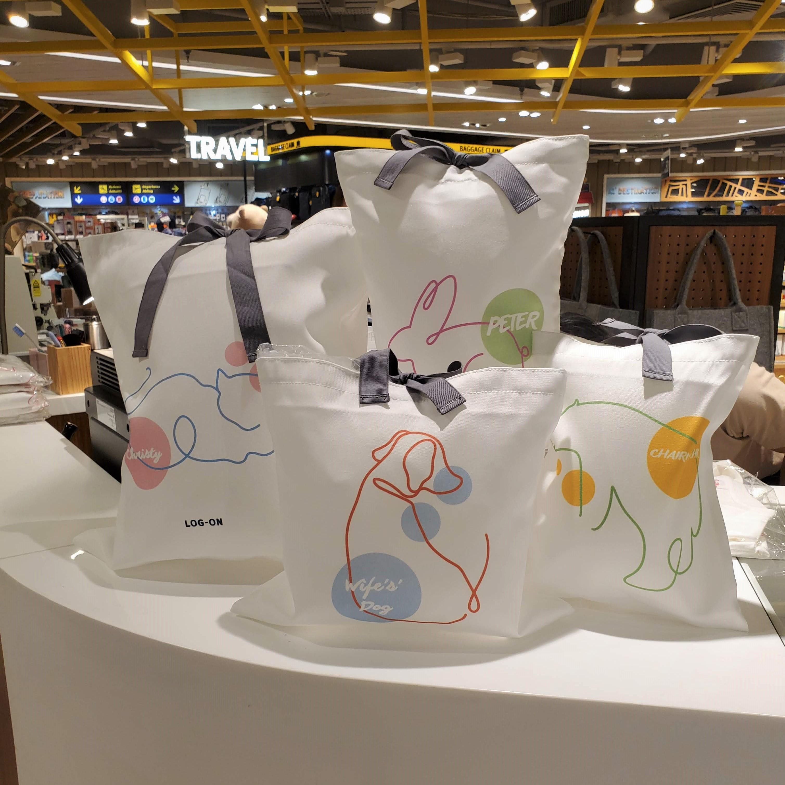 顧客在展覽期間購買任何Topawards Asia產品,將免費獲贈Topawards Asia限定禮品袋。