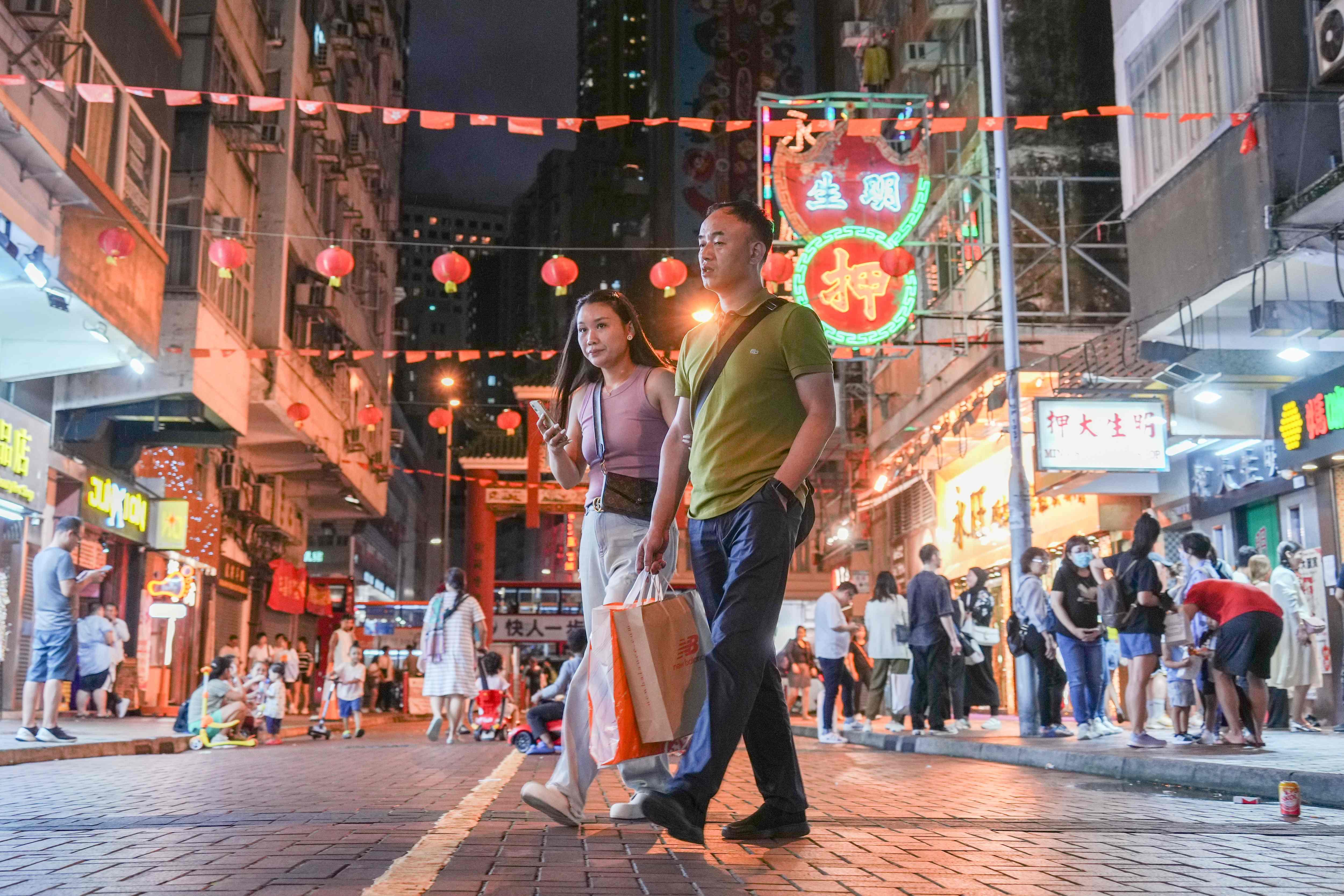 香港夜繽紛|廟街商會指正與政府商討11月設美食街