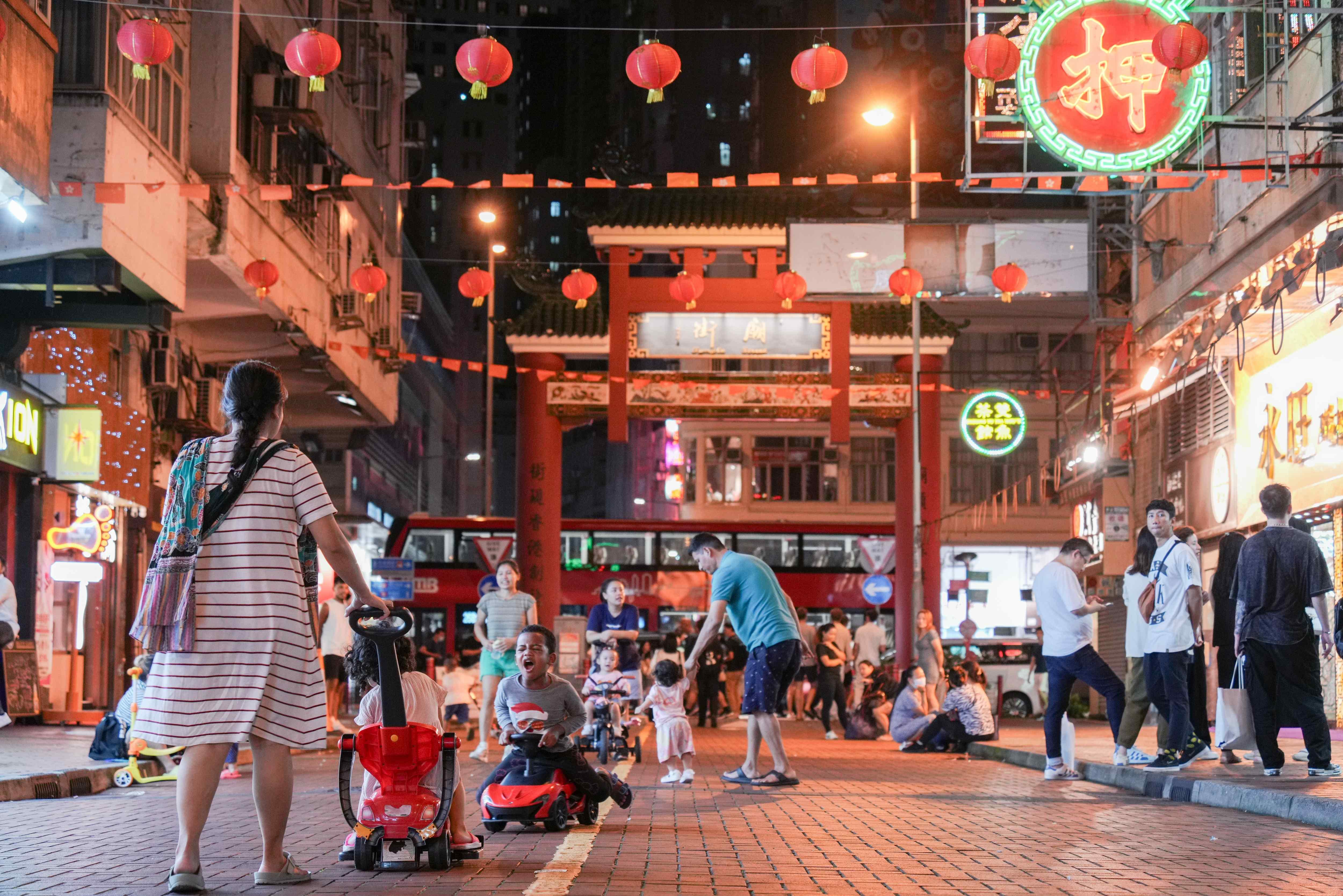 香港夜繽紛|廟街商會指正與政府商討11月設美食街