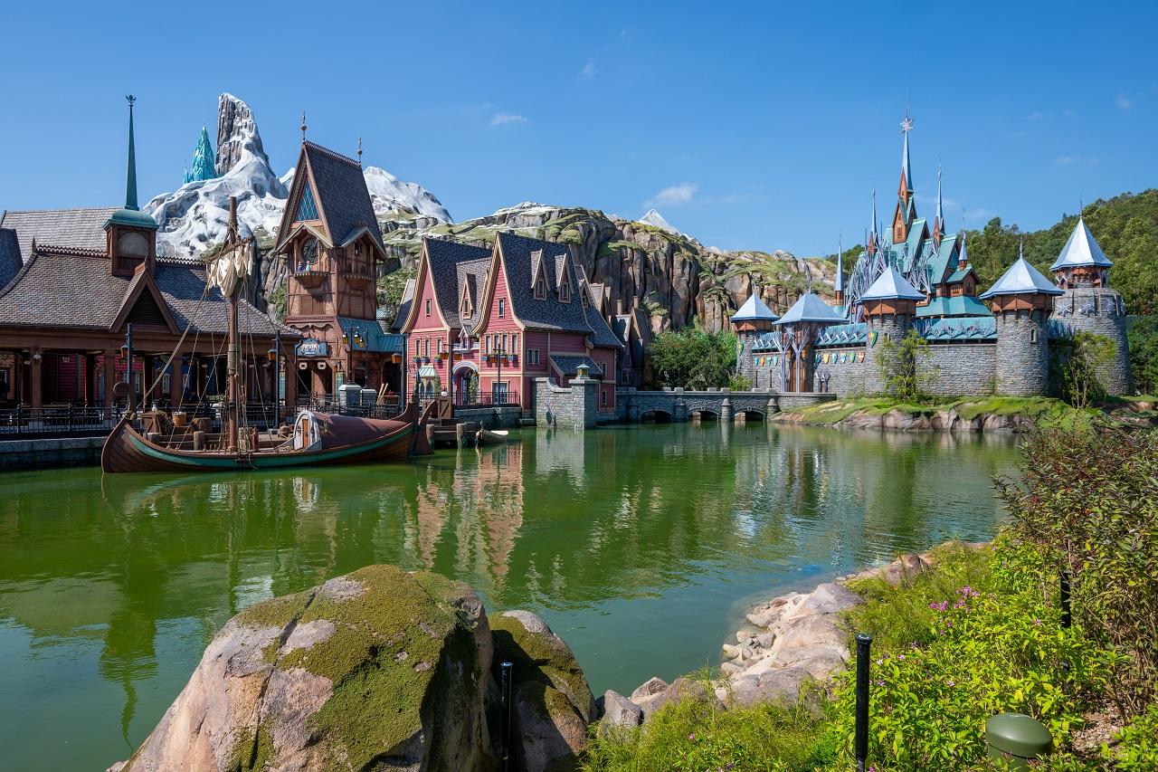 Frozen主題香港迪士尼魔雪奇緣世界11月開放 科技結合地貌走進阿德爾王國與愛莎和安娜見面 (陳奕釗攝)