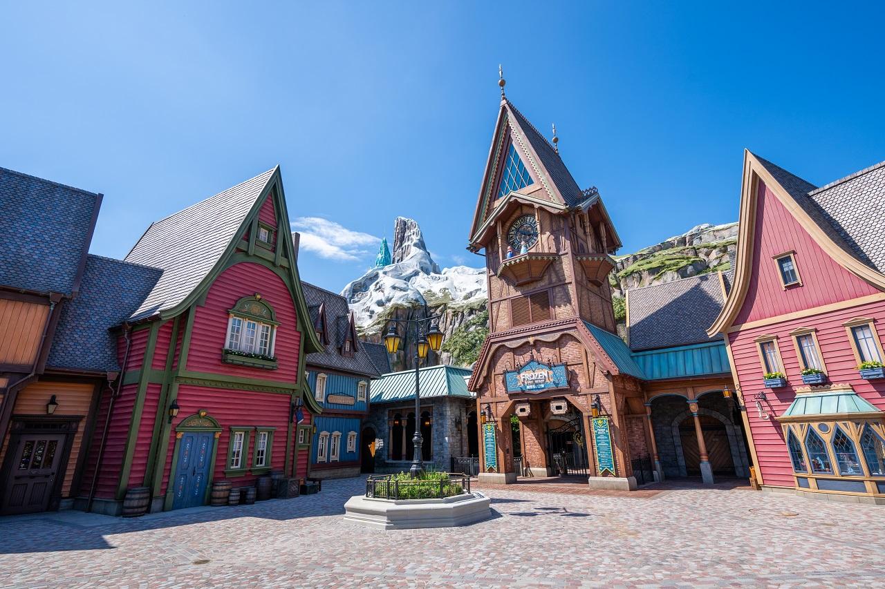 Frozen主題香港迪士尼魔雪奇緣世界11月開放 科技結合地貌走進阿德爾王國與愛莎和安娜見面 (陳奕釗攝)