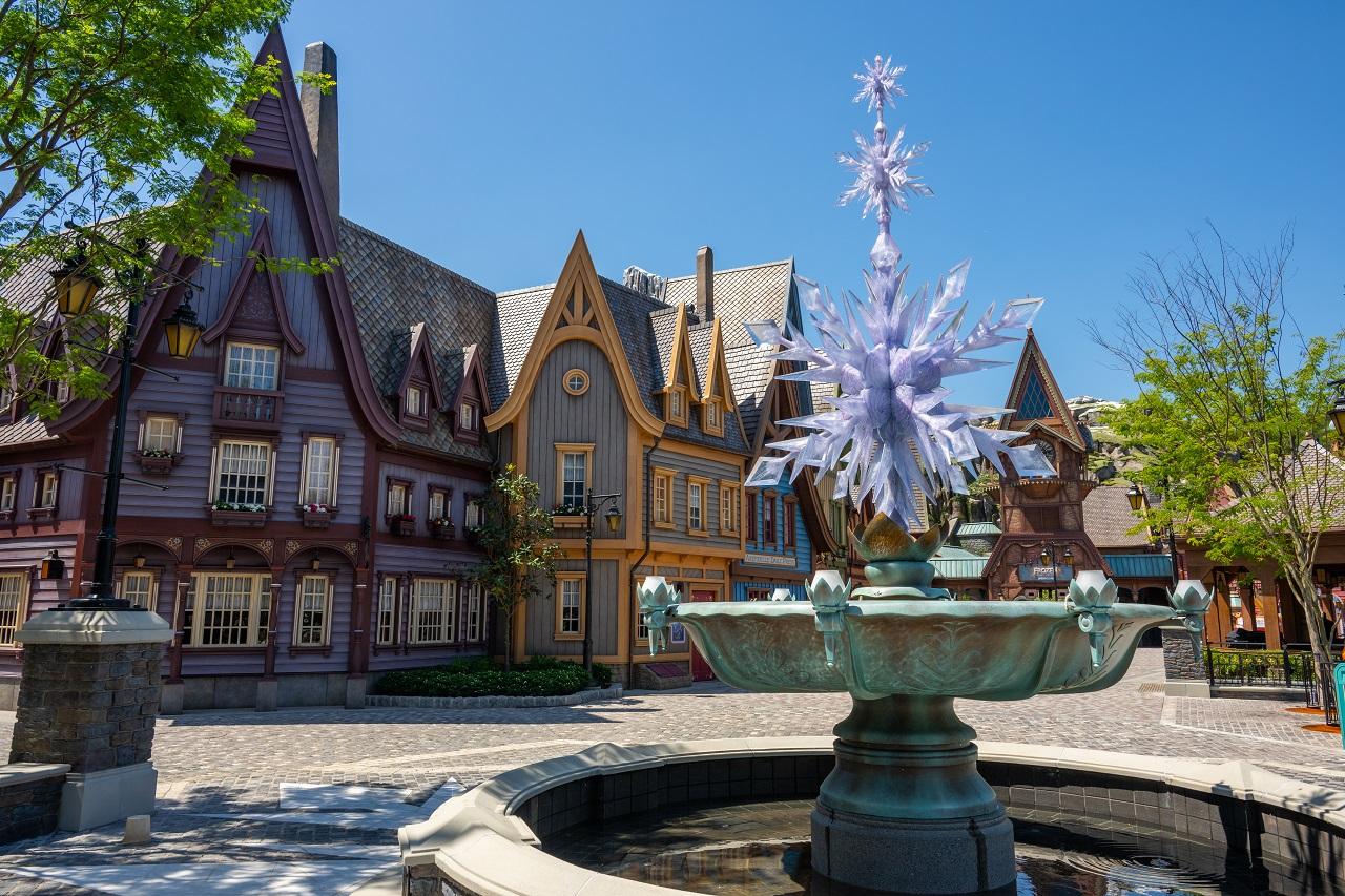 Frozen主題香港迪士尼魔雪奇緣世界11月開放 科技結合地貌走進阿德爾王國與愛莎和安娜見面 (陳奕釗攝)