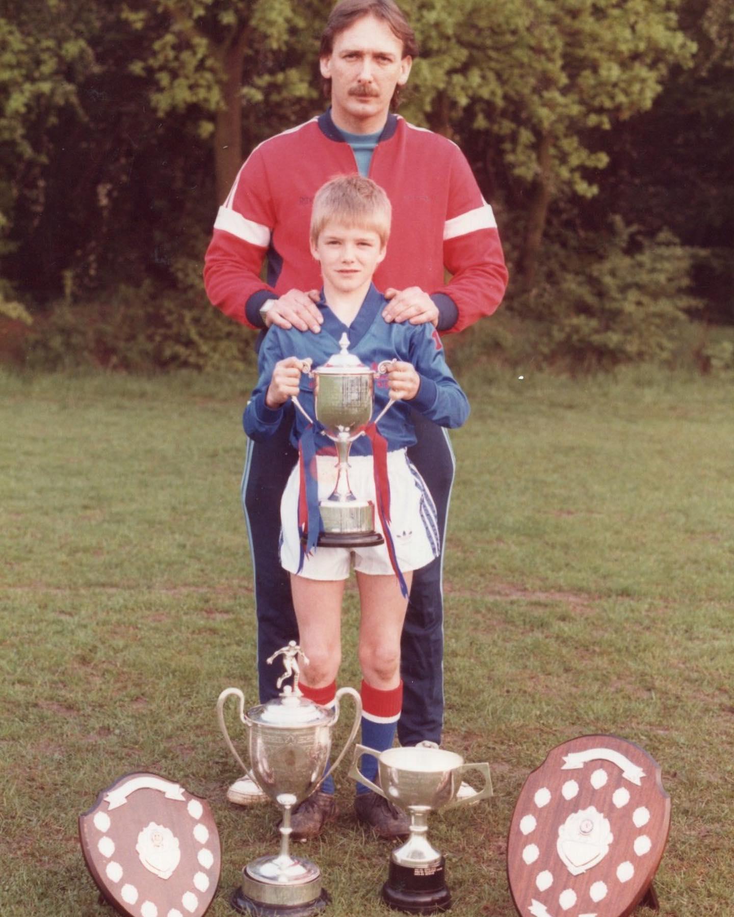 前曼聯球星碧咸(David Beckham )兒時照。(碧咸FACEBOOK)