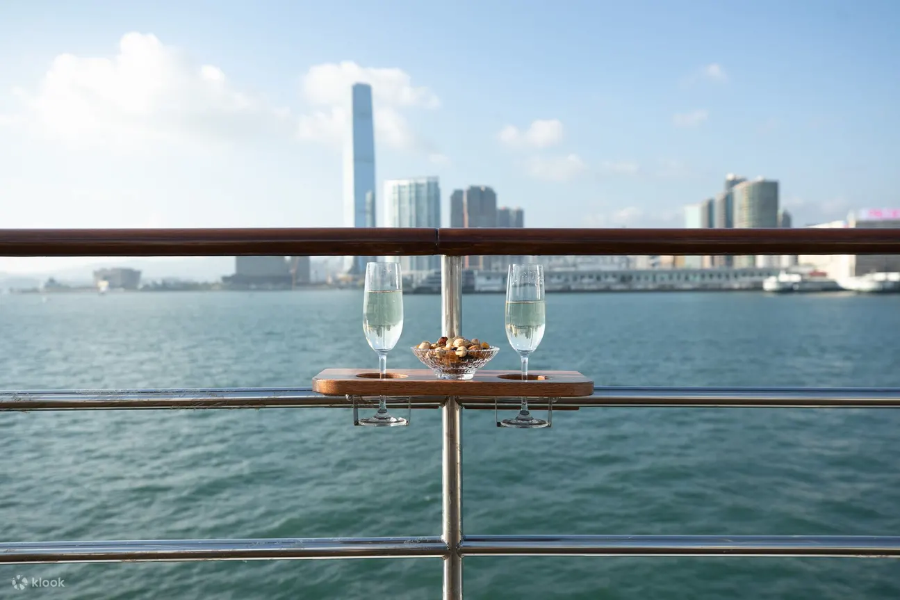 香港東方之珠維港遊 (包船上小食及飲品)