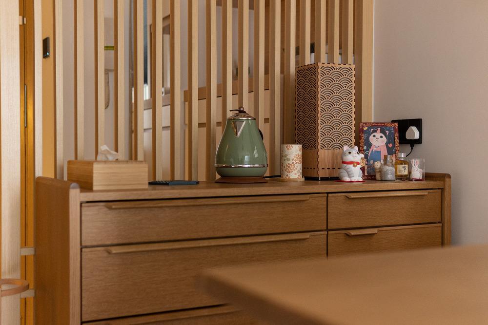 木條屏風可以帶出若隱若現的效果,表現出日式設計隱晦、低調的個性