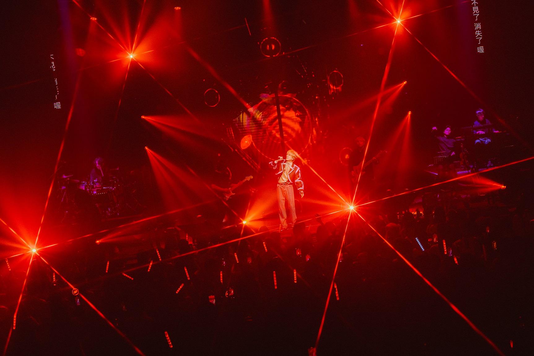 邱鋒澤唱出「搖滾Medley」,ROCK爆舞台。