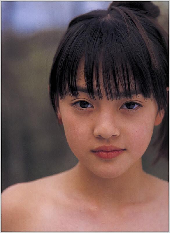 真劍佑今年1月宣布成家立室,老婆是昔日童星岡本奈月。