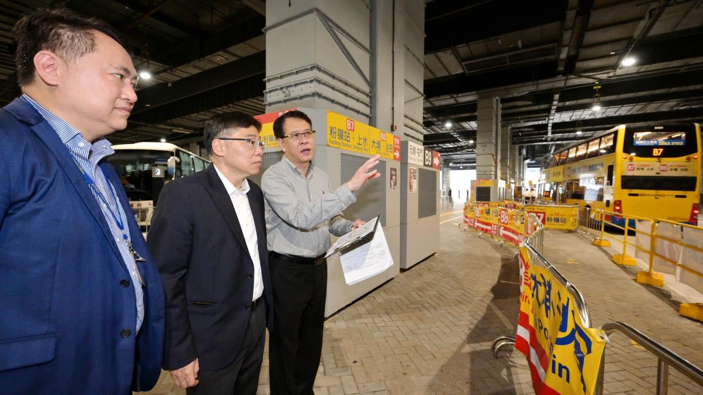 林世雄到香園圍邊境管制站公共運輸交匯處視察(運輸及房屋局Facebook圖片)