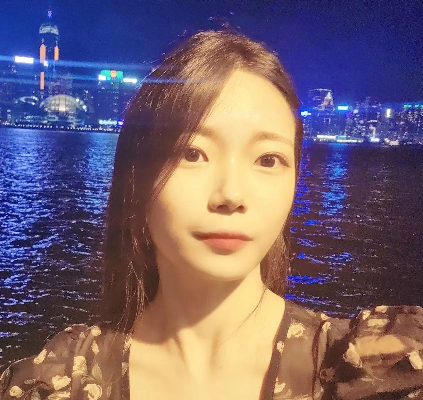 韓國女直播主May May5w今天上載香港維港夜景自拍照(MAY五月오월 IG)
