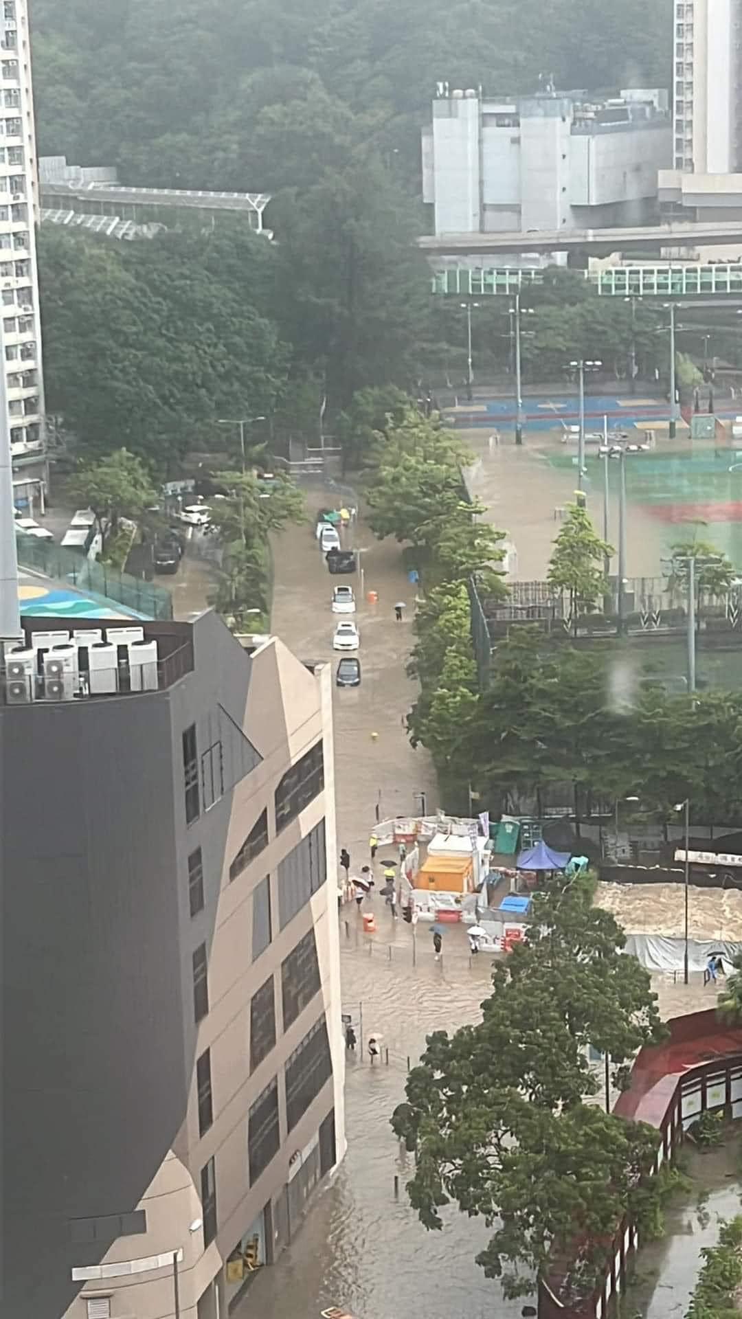 觀塘多處水浸(fb「車cam L(香港群組)」圖片)