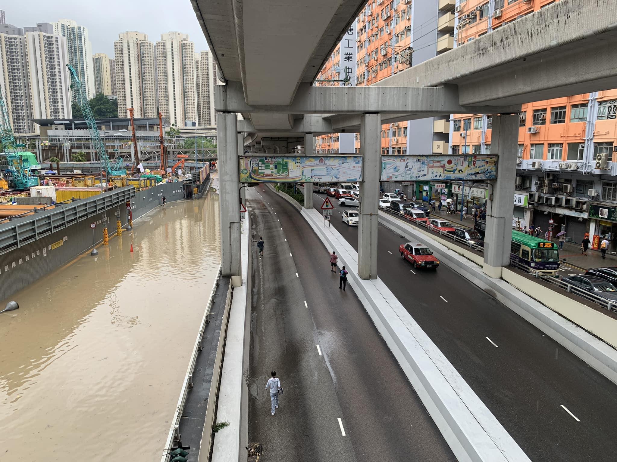 觀塘多處水浸(fb「馬路的事 (即時交通資訊台)」圖片)