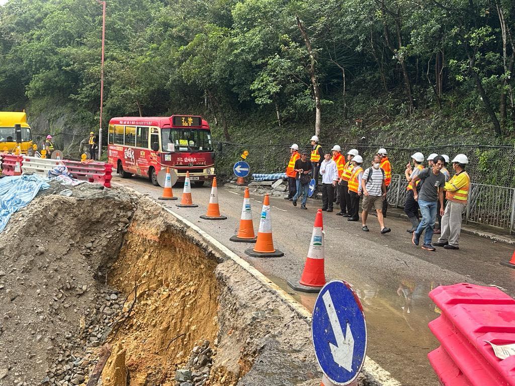 紅雨|暴雨下石澳道封路 男村民不適由直升機救起送院