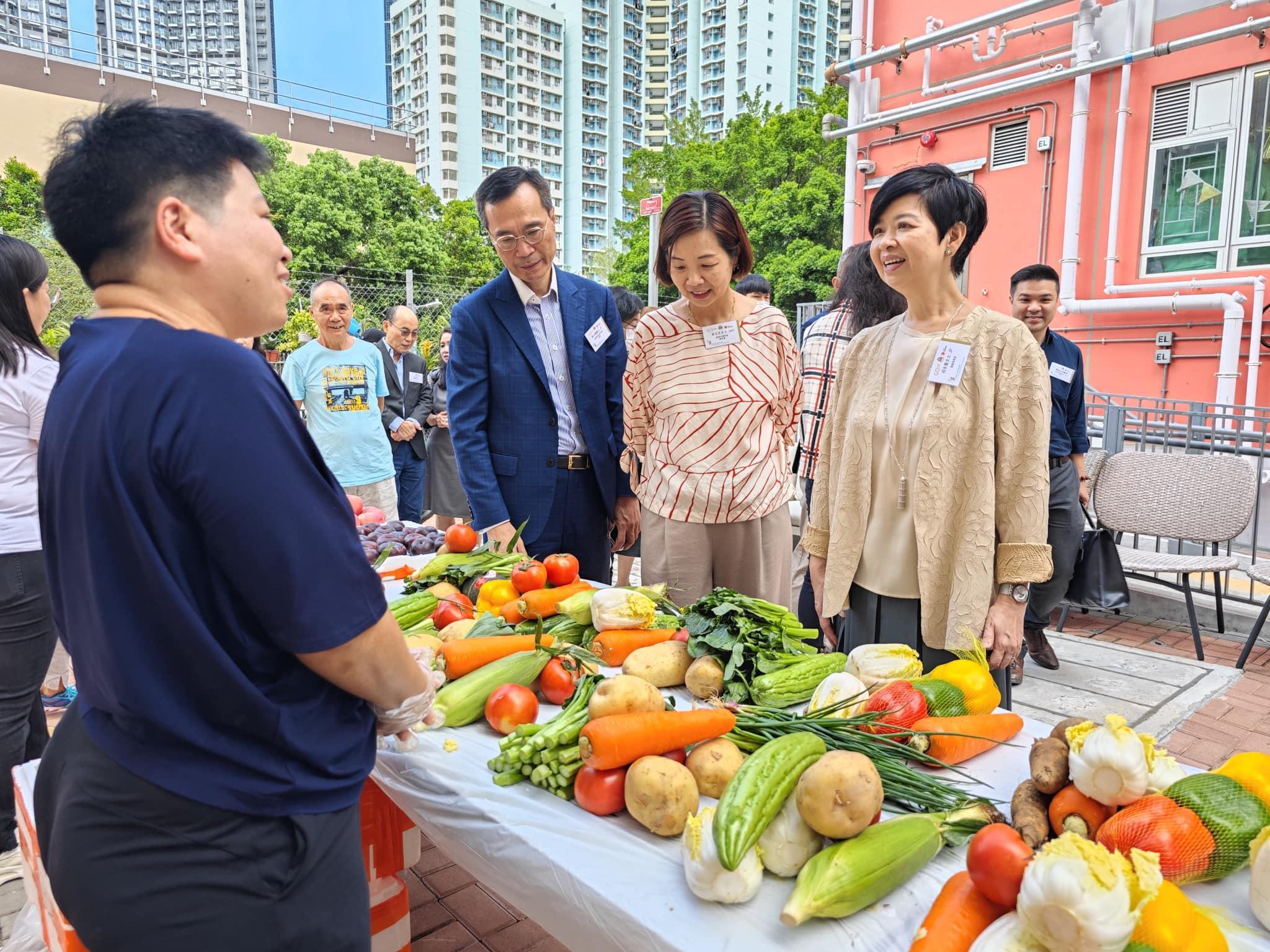 何永賢參加過渡性房屋項目的活動。(何永賢FB)