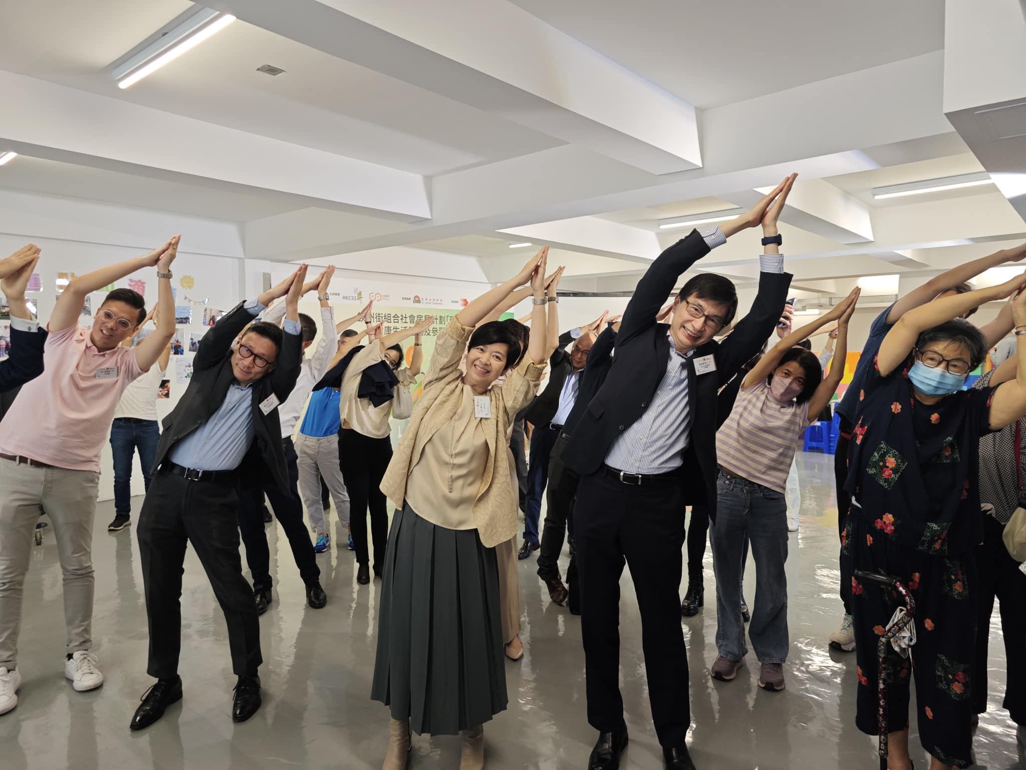 何永賢參加過渡性房屋項目的活動。(何永賢FB)