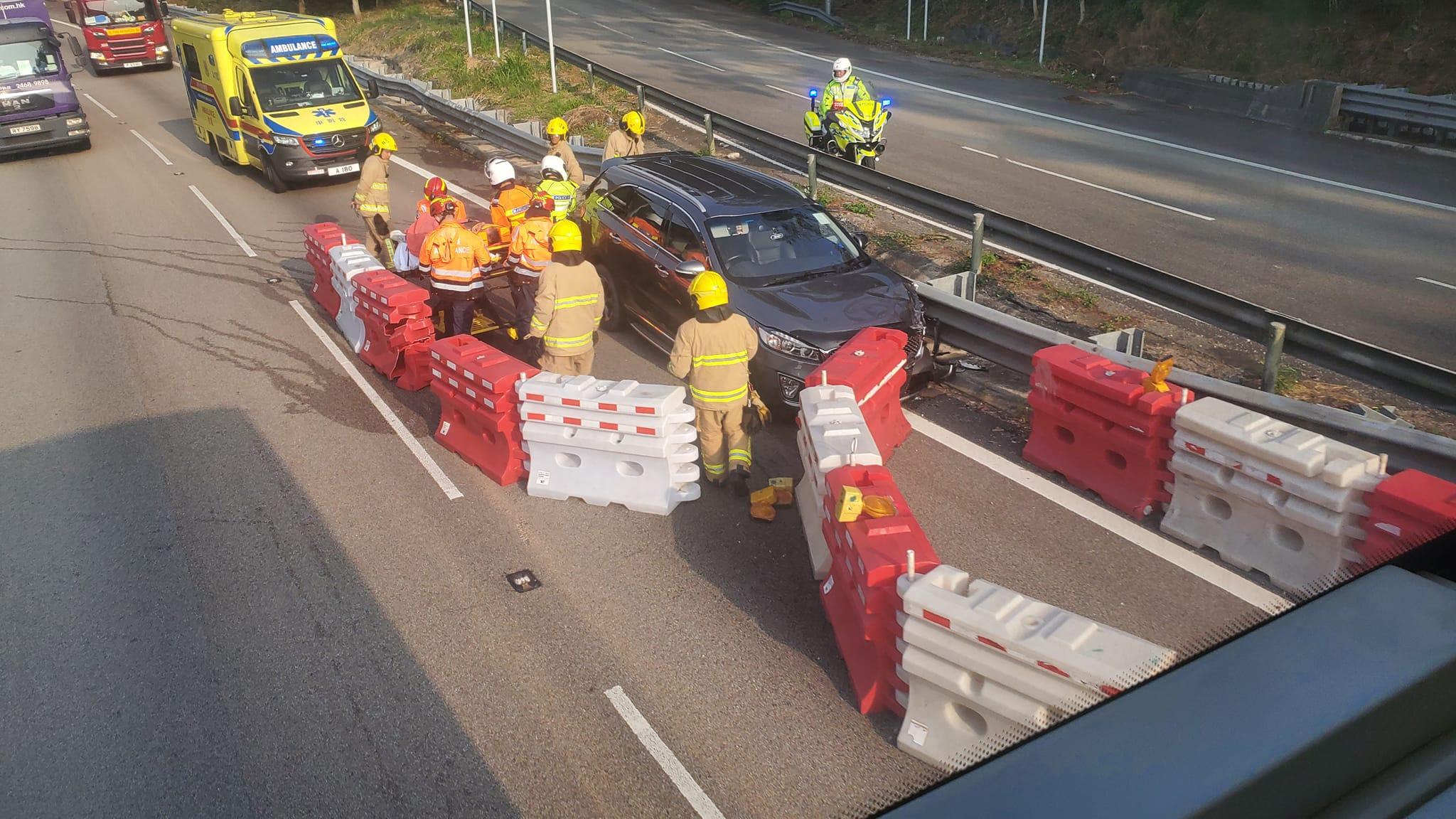 屯門公路「拓海灣」私家車自炒撞壆 司機一度被困