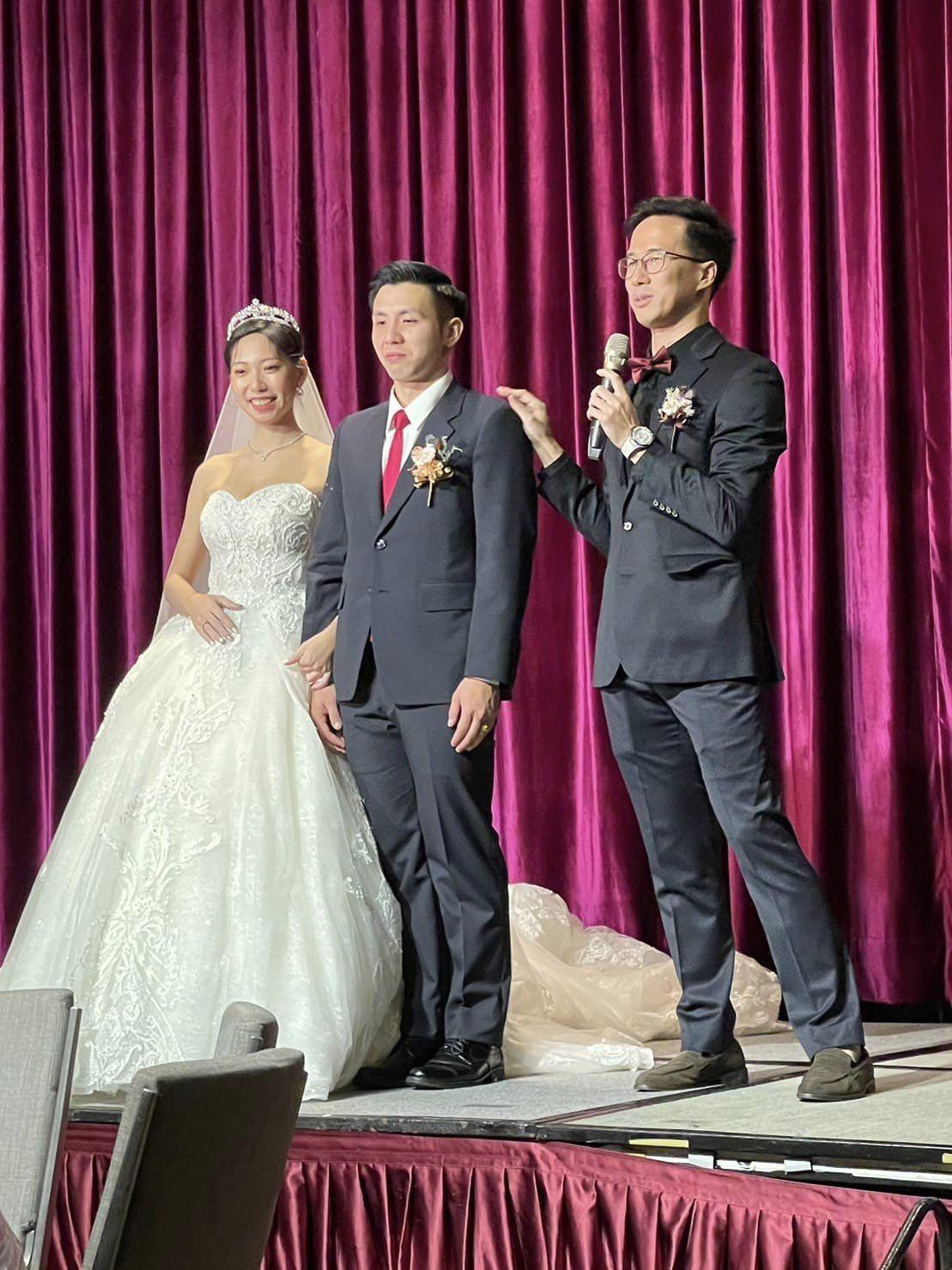 負責眾多傷者救治工作的整形外科醫生王樹偉近日在社交平台發文透露,當年的傷者之一江天豪結婚,還邀請他當伴郎。(王樹偉fb)